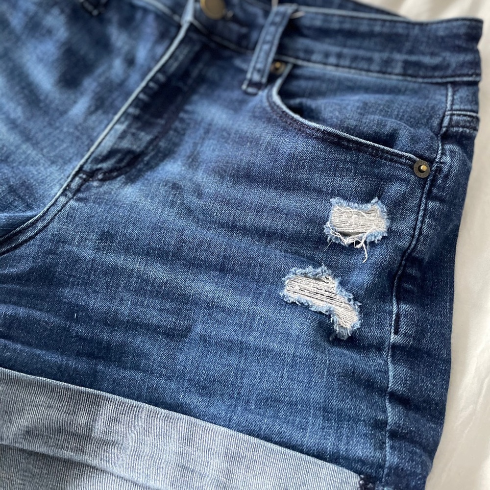 Jean shorts w/ rips✨🌟